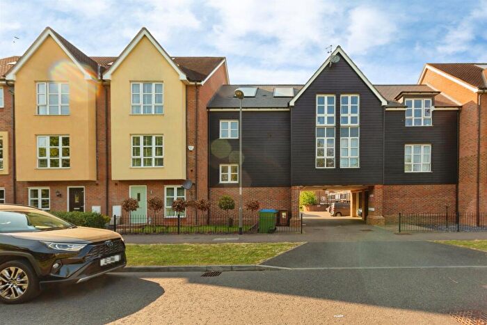 4 Bedroom Terraced House For Sale In Stadium Approach, Aylesbury, HP21