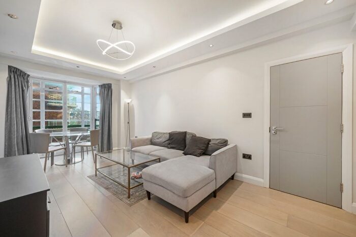 3 Bedroom Flat To Rent In Dorset House, Gloucester Place, NW1