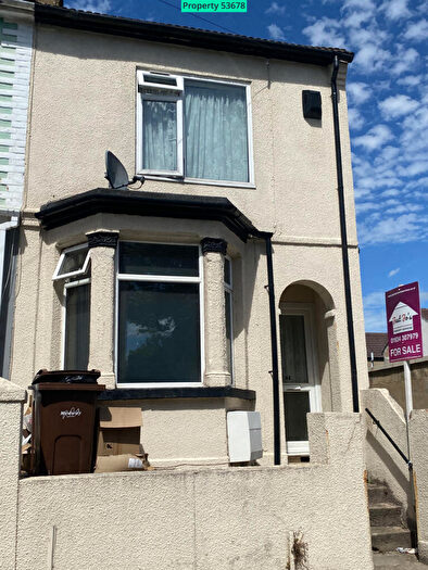 3 Bedroom End Of Terrace House For Sale In Trinity Road, Gillingham, ME7