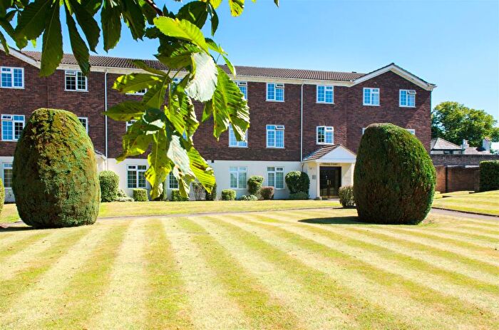 2 Bedroom Apartment To Rent In Hillcrest, Weybridge, KT13