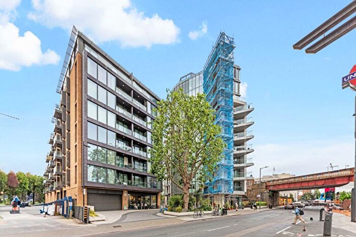 2 Bedroom Flat To Rent In Plaza Gardens, Putney, SW15