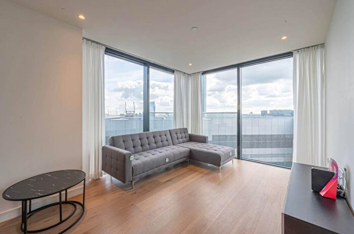 2 Bedroom Flat To Rent In South Quay Plaza, Canary Wharf, London, E14