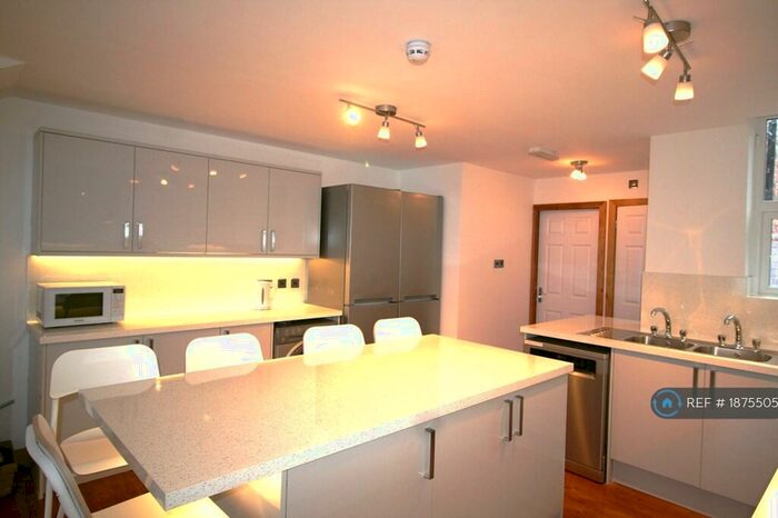 7 Bedroom Semi-Detached House To Rent In Brailsford Road, Manchester, M14