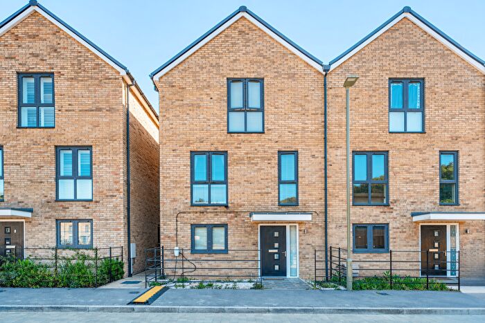 4 Bedroom End Of Terrace House For Sale In Oakenshaw Reach, Basingstoke, RG24