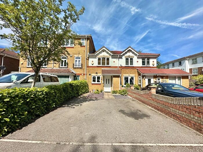 2 Bedroom Property For Sale In Tollgate Drive, Hayes, UB4
