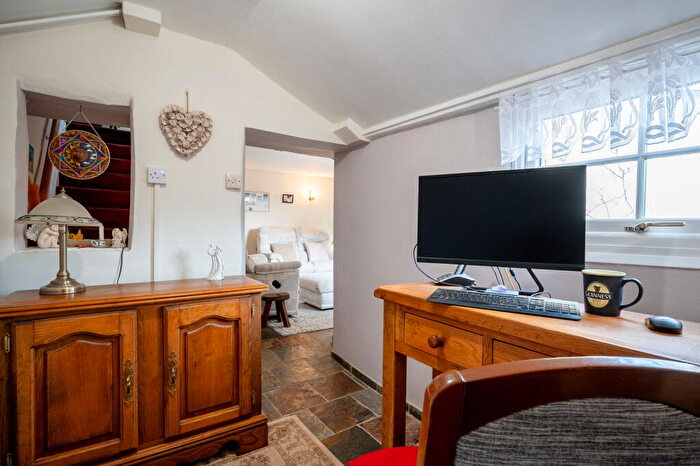 2 Bedroom Cottage For Sale In Mulberry Cottage, Croughton, NN13