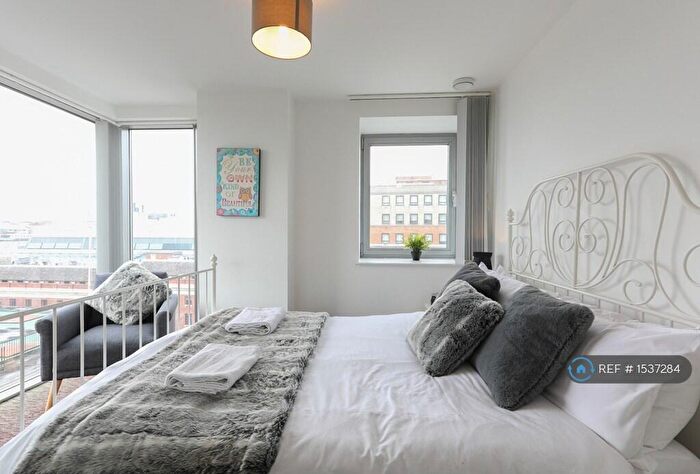 2 Bedroom Flat To Rent In Basilica, Leeds, LS1