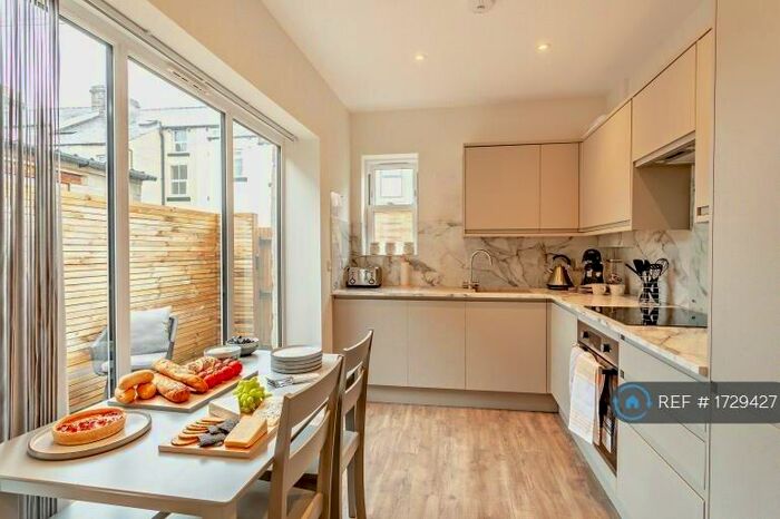 2 Bedroom Flat To Rent In Mayfield Grove, Harrogate, HG1