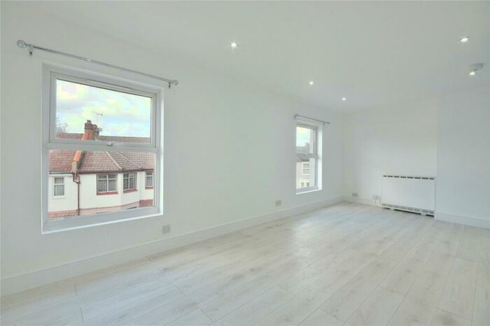 Studio To Rent In Pellatt Grove, Wood Green, N22