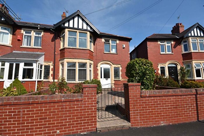 1 Bedroom Flat For Sale In Baron Road, Penarth, Vale Of Glamorgan, CF64