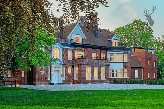 2 Bedroom Flat For Sale In Woodredon House, Epping, EN9