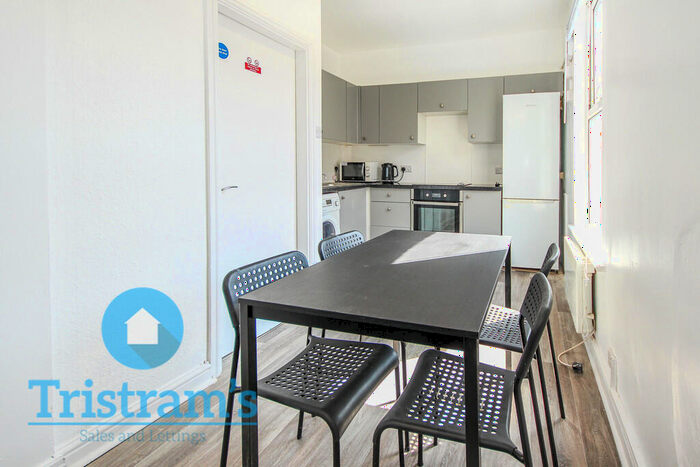 4 Bedroom Apartment To Rent In Castle Boulevard, Lenton, NG7