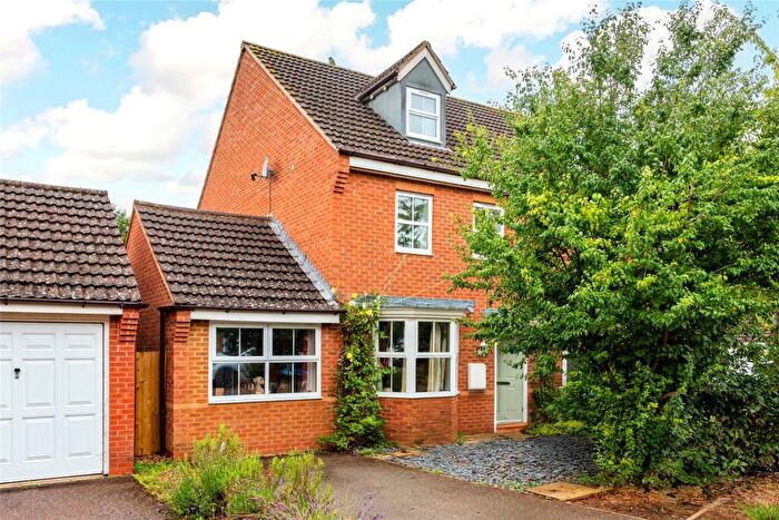 3 Bedroom Semi-Detached House For Sale In Rustics Close, Calvert, Buckingham, Buckinghamshire, MK18