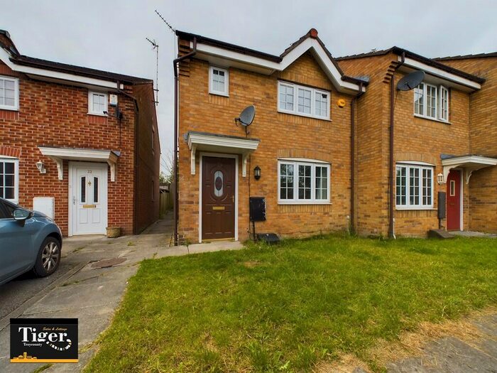 3 Bedroom Semi-Detached House To Rent In Royal Drive, Fulwood, PR2