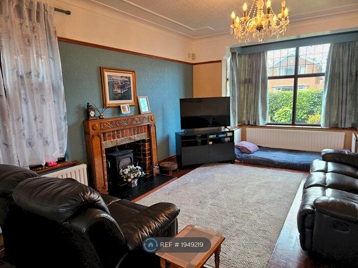 6 Bedroom Detached House To Rent In Park Avenue, Crossgates, Leeds, LS15