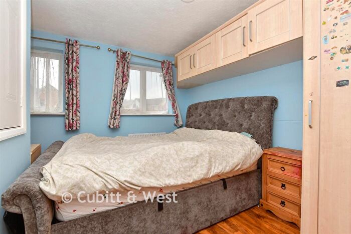 2 Bedroom Terraced House For Sale In Kelvin Gardens, Croydon, Surrey, CR0