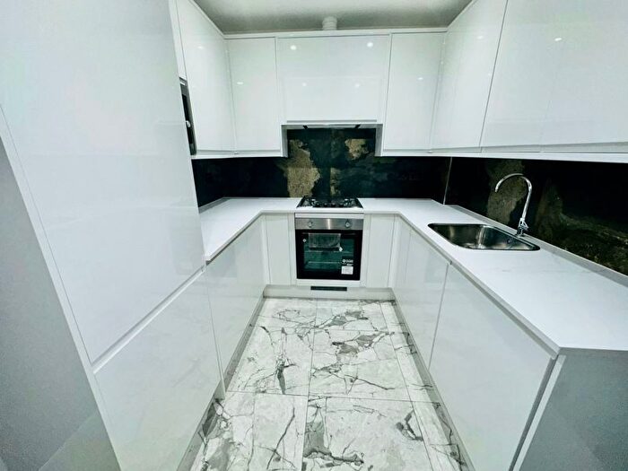 5 Bedroom Semi-Detached House To Rent In Laburnum Avenue, West Drayton, UB7