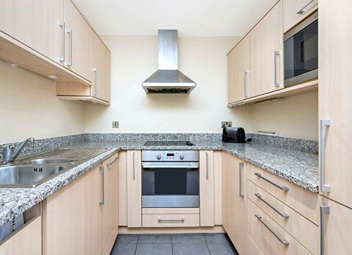 3 Bedroom Flat To Rent In Western Gateway, London, E16
