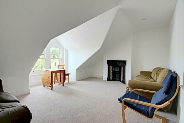 2 Bedroom Flat To Rent In Regents Park Road, Finchley, London, N3