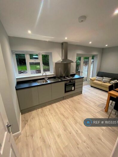 5 Bedroom Semi-Detached House To Rent In Lime Grove, Guildford, GU1