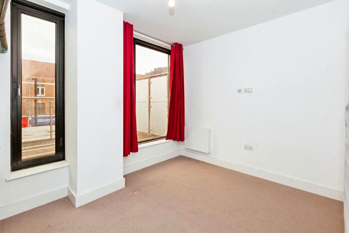 1 Bedroom Flat For Sale In High Street, Slough, SL1