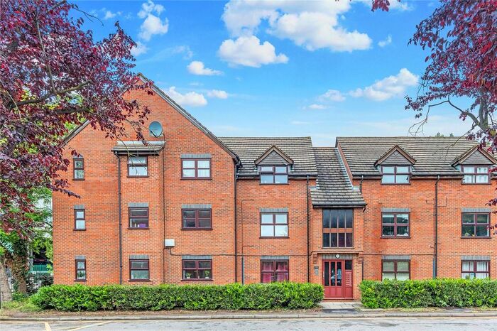 1 Bedroom Flat To Rent In Butterfield Close, Twickenham, TW1