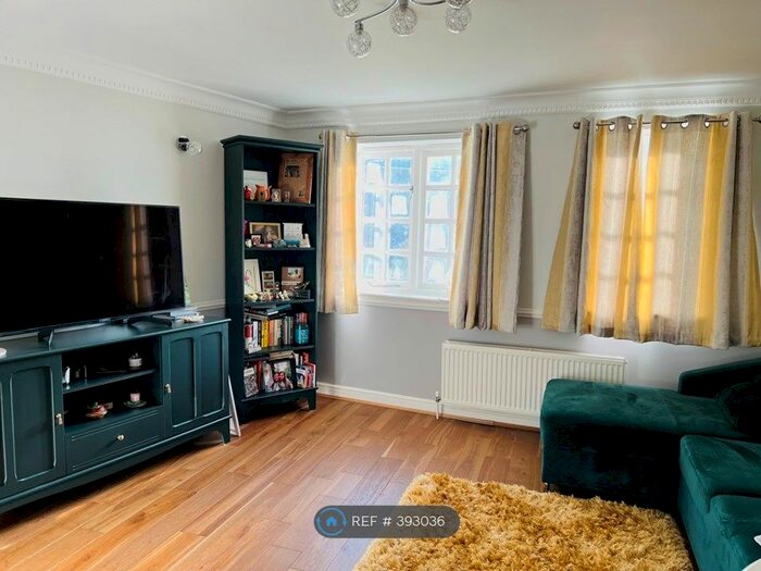 2 Bedroom Flat To Rent In Gilbert Close, London SE18