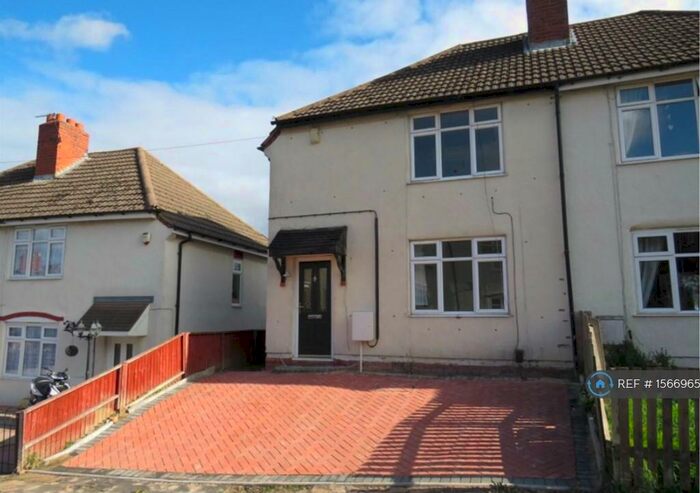 3 Bedroom Semi-Detached House To Rent In Longbank Road, Tividale, Oldbury, B69