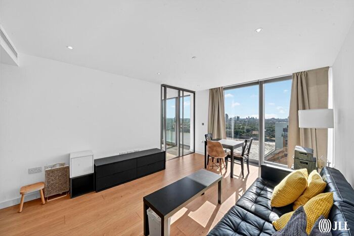 1 Bedroom Apartment To Rent In Landmark Pinnacle, Marsh Wall, E14