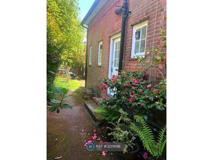 1 Bedroom Flat To Rent In Monk Sherborne, Tadley, RG26