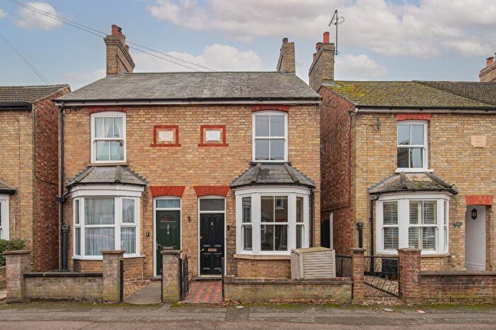 2 Bedroom Semi-Detached House For Sale In Shaftesbury Avenue, St Neots, Cambs, PE19