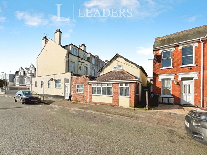 2 Bedroom Flat To Rent In Orwell Road, CO15