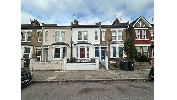 1 Bedroom Flat For Sale In First Floor Flat, Vartry Road, Tottenham, London, N15