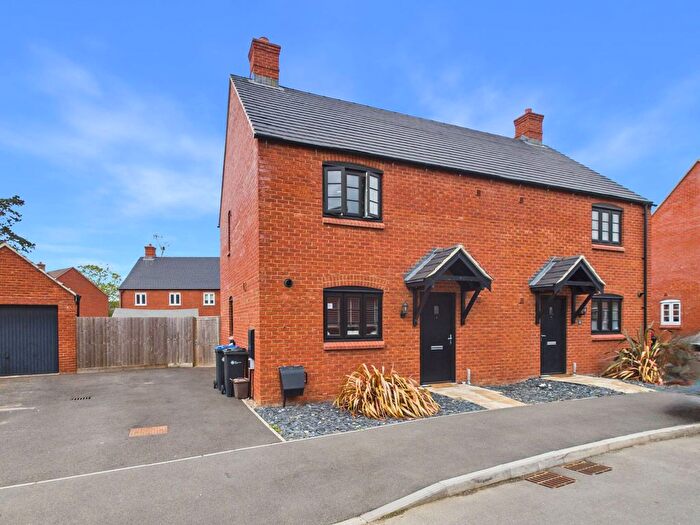 3 Bedroom Semi-Detached House For Sale In Kempton Drive, Towcester, NN12