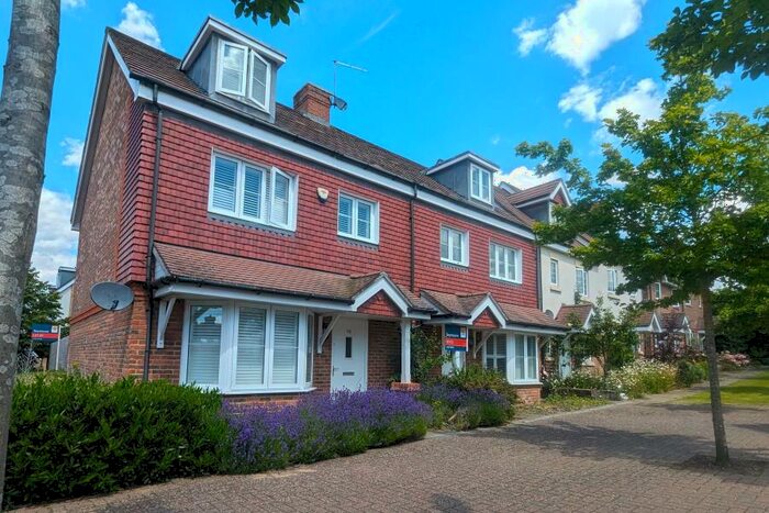 4 Bedroom Semi-Detached House To Rent In Brookwood, GU21