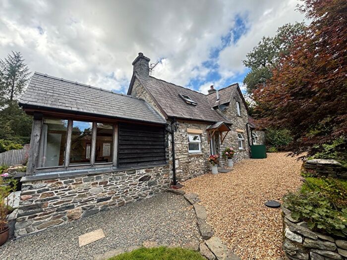 3 Bedroom Detached House For Sale In Cwrtnewydd, Llanybydder, SA40