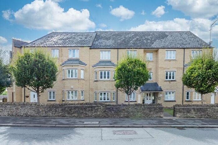 2 Bedroom Apartment To Rent In Meadow Lane, Witney, OX28