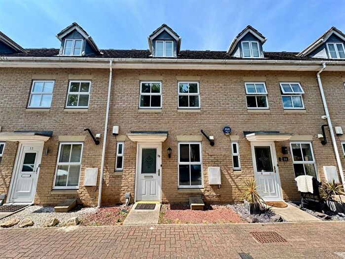 3 Bedroom Terraced House For Sale In Chichester Close, Chafford Hundred, Grays, RM16