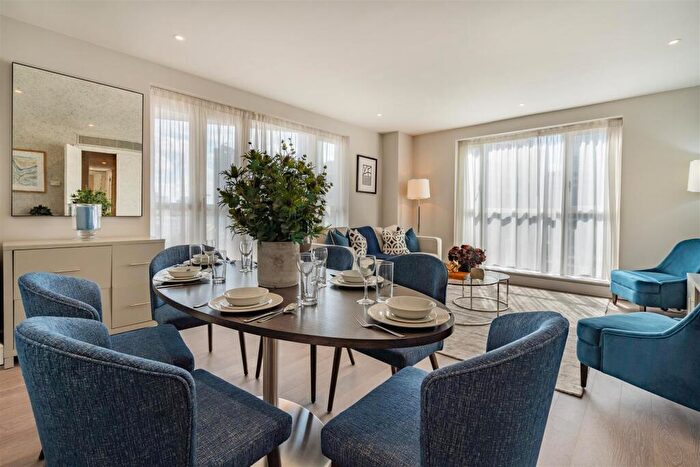 2 Bedroom Flat To Rent In Westferry Circus, Docklands, E14