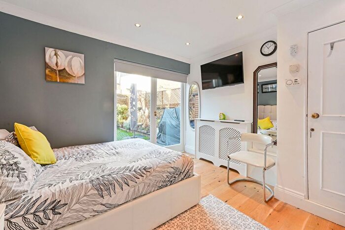 1 Bedroom Flat To Rent In Iffley Road, Brackenbury Village, London, W6