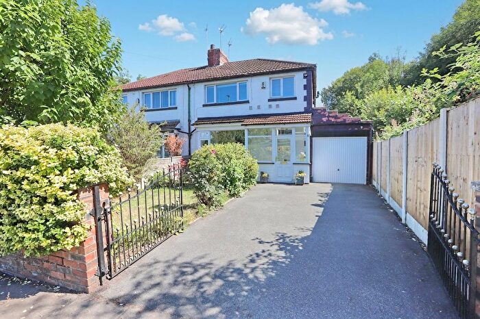 3 Bedroom Semi-Detached House For Sale In Thatch Leach Lane, Whitefield, M45