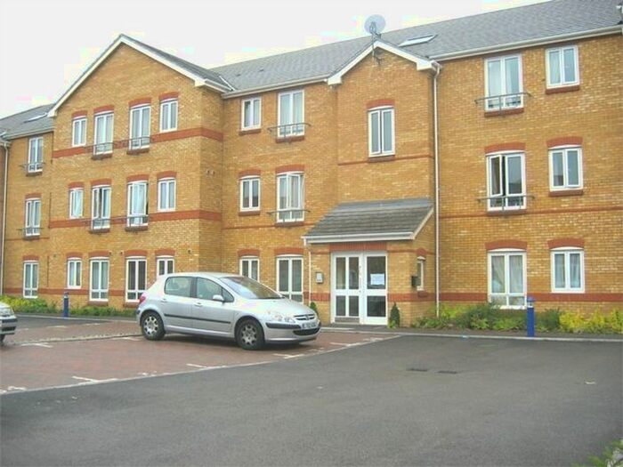 2 Bedroom Flat To Rent In Dominion Close, Hounslow, TW3