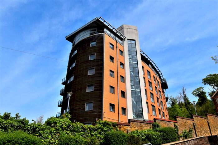 2 Bedroom Flat To Rent In Barrier Road Chatham, ME4