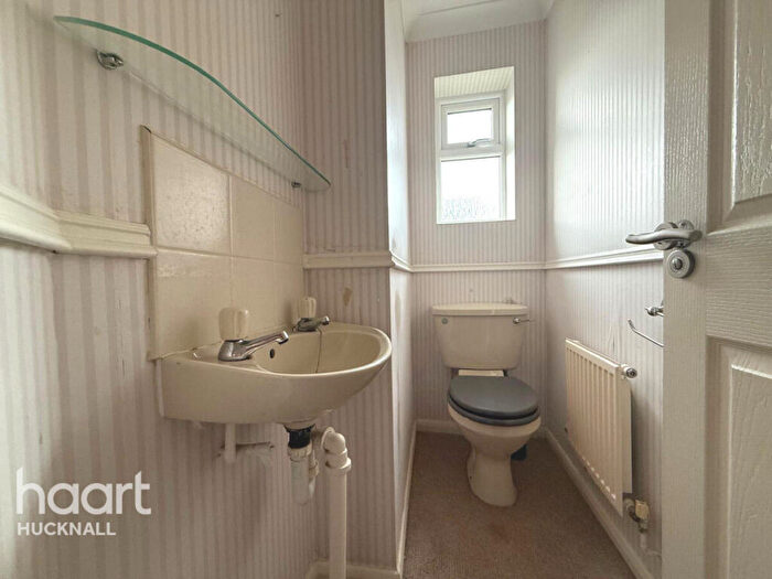 3 Bedroom Semi-Detached House For Sale In Leen Valley Way, Nottingham, NG15