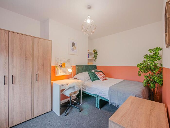 6 Bedroom Terraced House To Rent In Colwyn Road, Northampton, NN1