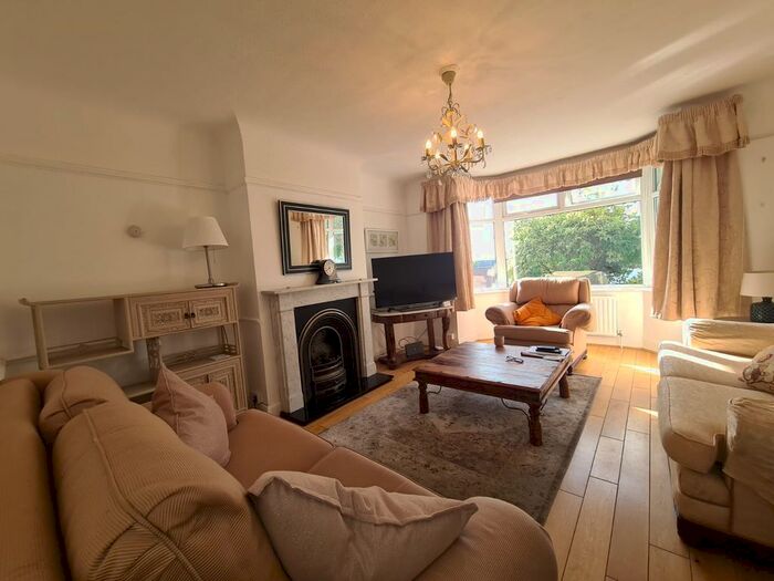 5 Bedroom Semi-Detached House To Rent In Grange Road, London, SE19