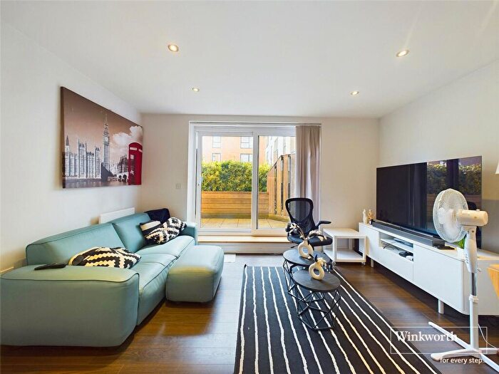 1 Bedroom Apartment For Sale In Drake Way, Reading, Berkshire, RG2