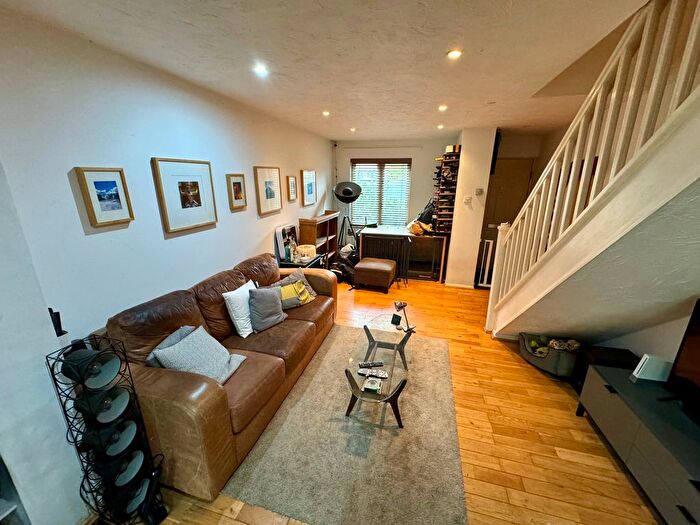 2 Bedroom Terraced House To Rent In Juliana Close, London, N2