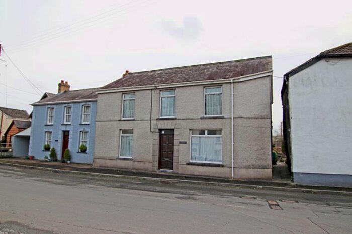 3 Bedroom Detached House For Sale In Whitemill, Carmarthen SA32