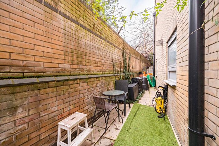 2 Bedroom Flat For Sale In Newham Way, London, , Beckton, London, E6